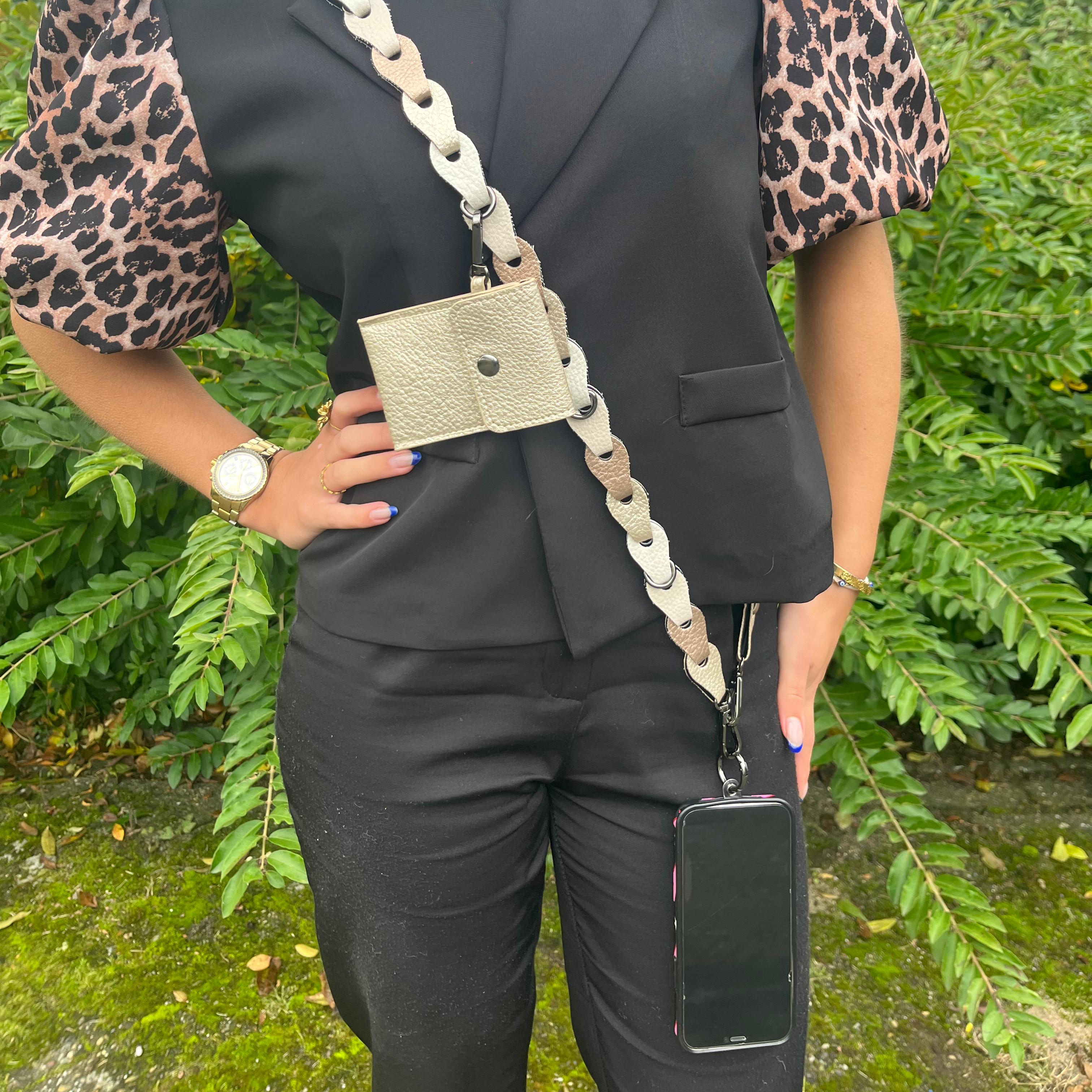 Black telefoonbandje met portemonneetje Noa | I'm Dutch Black telefoonbandje met portemonneetje Noa | I'm Dutch